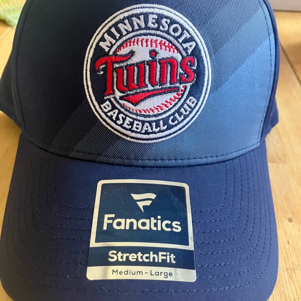 Brand new with tags Twins official MLB flex fit hat, M/Lg